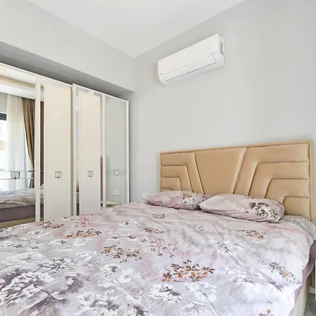 The Yacht Stylish 1 Bedroom Apartment, , Center, 250m To Lägenhet