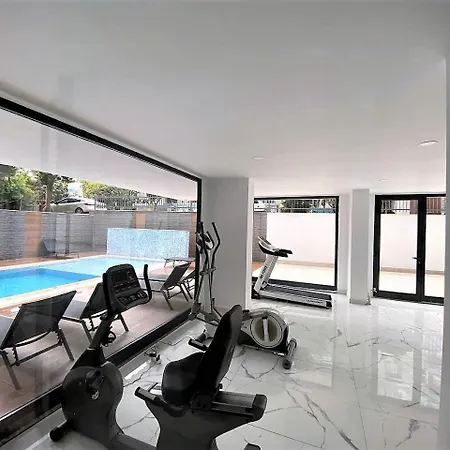 The Yacht Stylish 1 Bedroom Apartment, , Center, 250m To Apartament